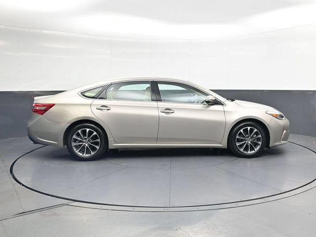 Used 2016 Toyota Avalon XLE Premium FWD image 3