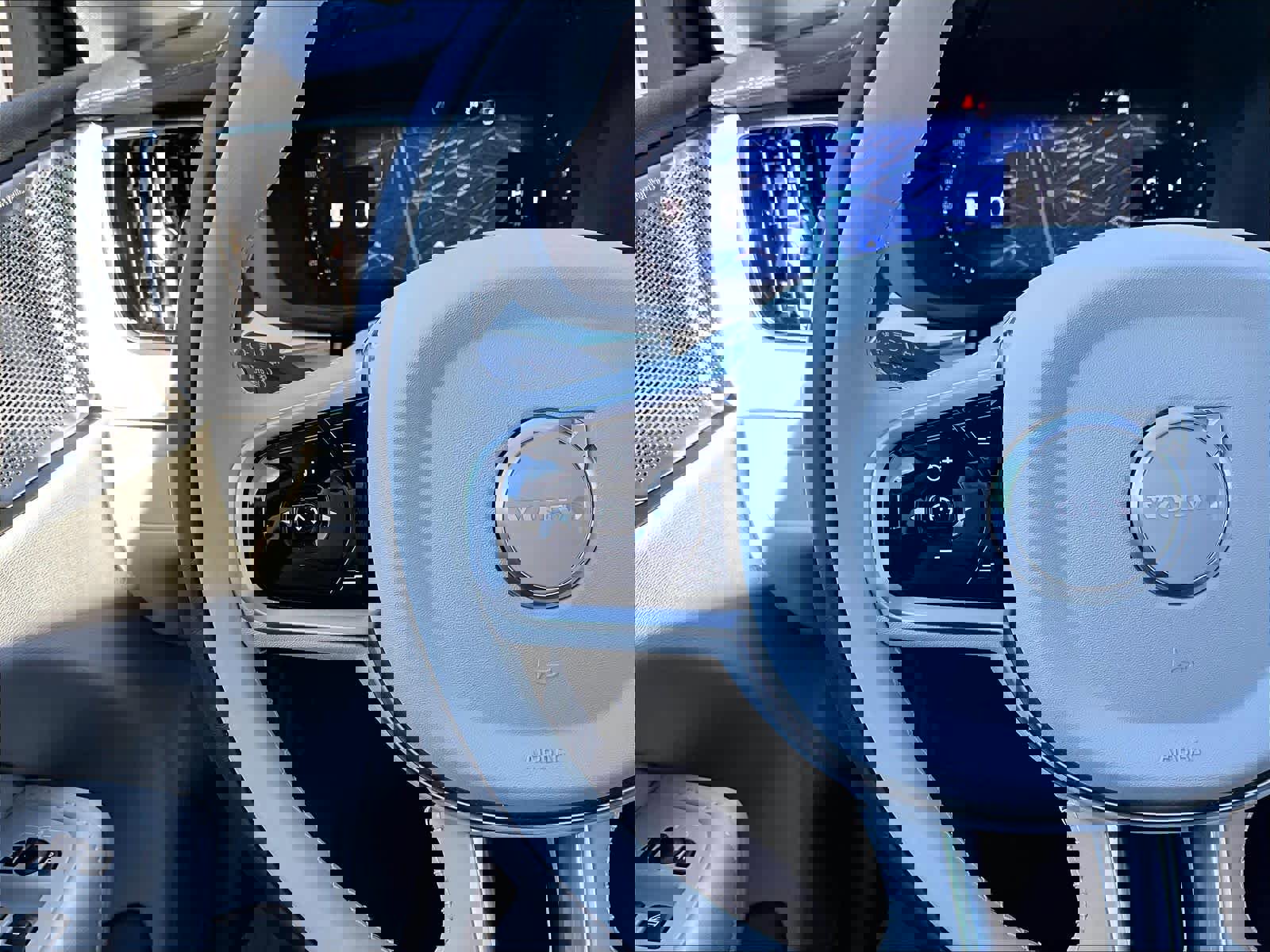 Used 2026 Volvo XC60 B5 Ultra w/ Climate Package image 21