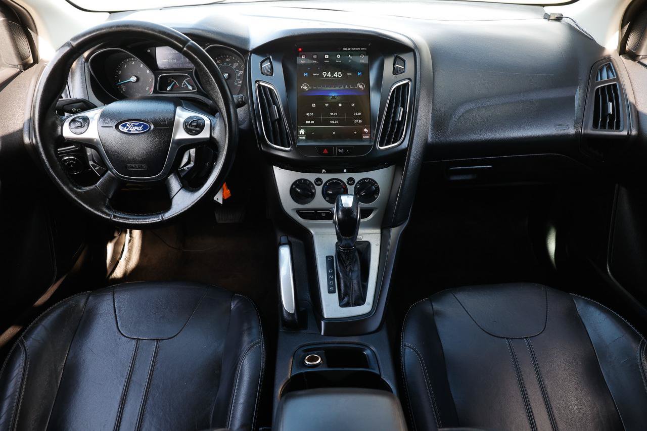 Used 2013 Ford Focus SE FWD image 2
