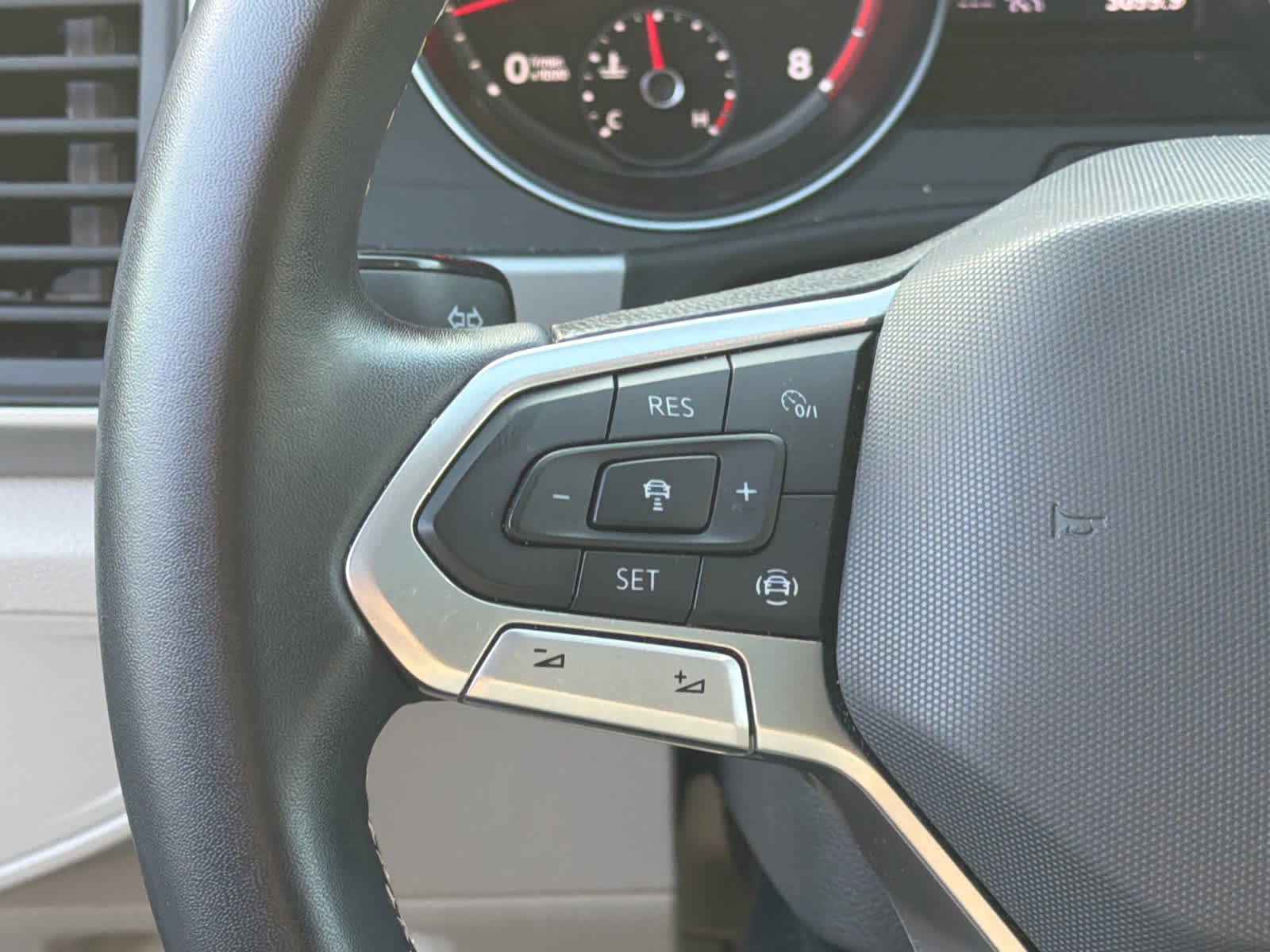 Used 2021 Volkswagen Atlas SE image 27