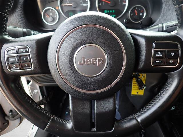 Used 2016 Jeep Wrangler Unlimited Rubicon w/ Connectivity Group AWD/4WD image 14