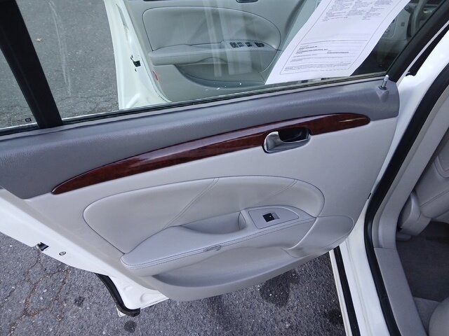 Used 2010 Buick Lucerne CXL image 9