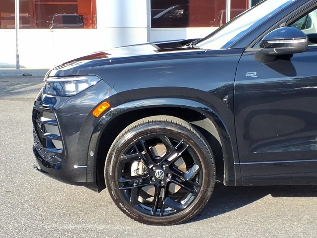 Used 2025 Volkswagen Tiguan SE R-Line AWD/4WD image 7