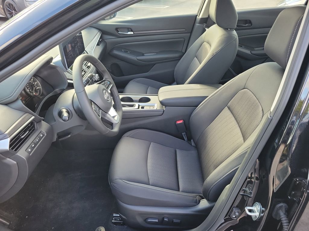 Used 2025 Nissan Altima 2.5 SV w/ SV Premium Package FWD image 13