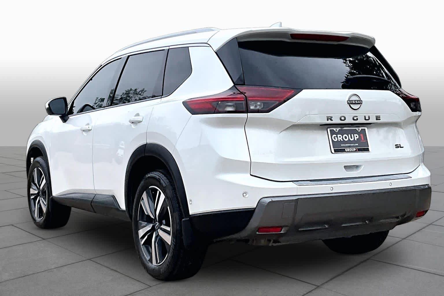 Used 2024 Nissan Rogue SL w/ SL Premium Package FWD image 12