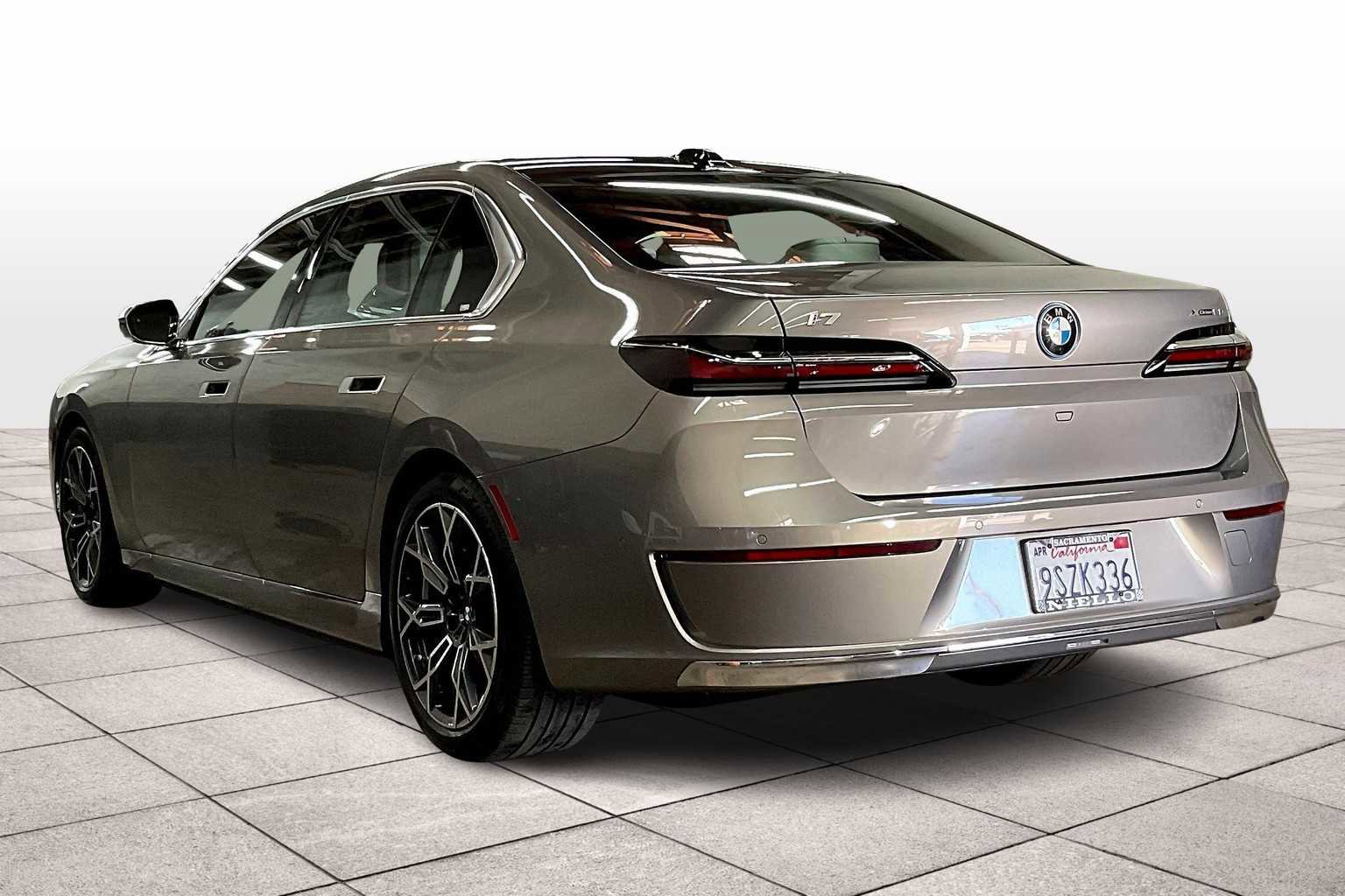 Used 2025 BMW i7 xDrive60 w/ Executive Package image 15