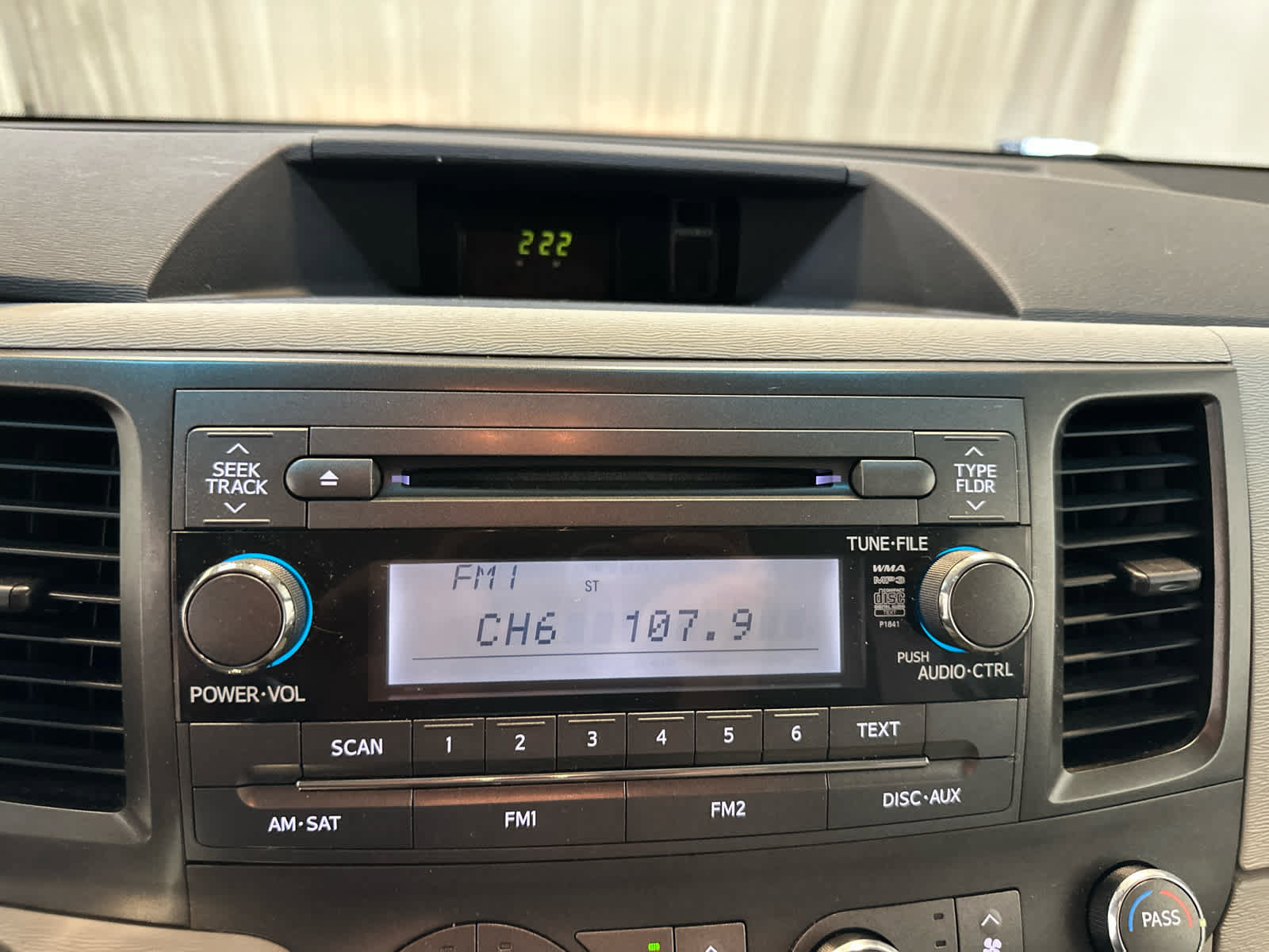 Used 2014 Toyota Sienna L FWD image 16