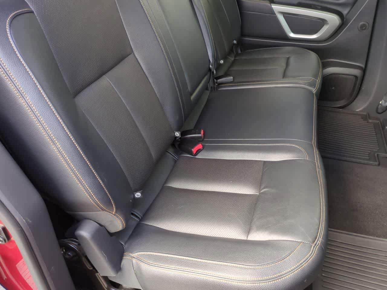 Used 2018 Nissan Titan SL image 21