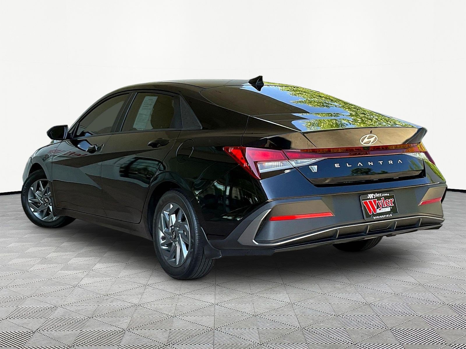 Used 2024 Hyundai Elantra SEL FWD image 4