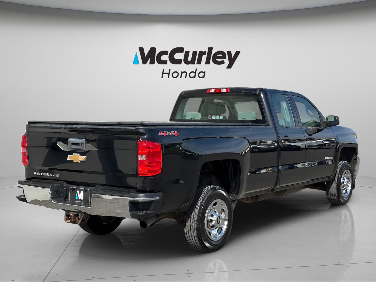 Used 2017 Chevrolet Silverado 2500 W/T AWD/4WD image 3