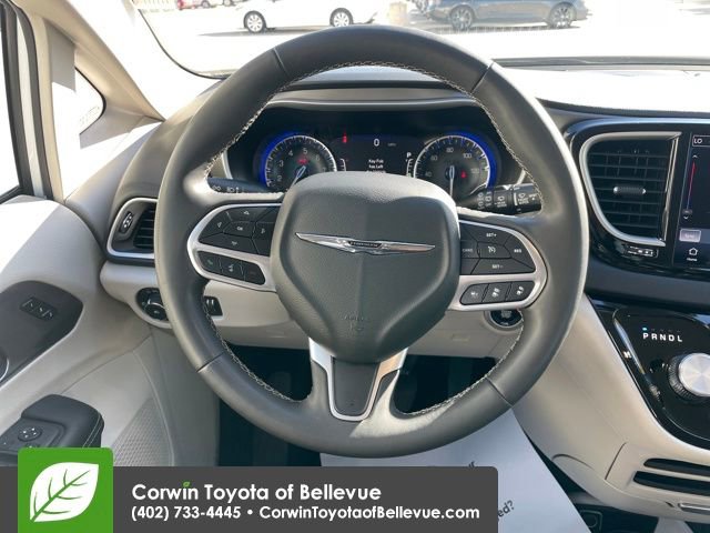 Used 2024 Chrysler Pacifica Touring-L image 21