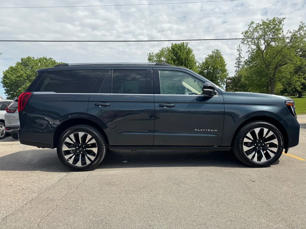Used 2025 Ford Expedition Platinum w/ Driver's Package AWD/4WD image 4