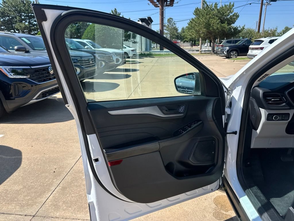 Used 2023 Ford Escape Active w/ Tech Pack #1 FWD image 9