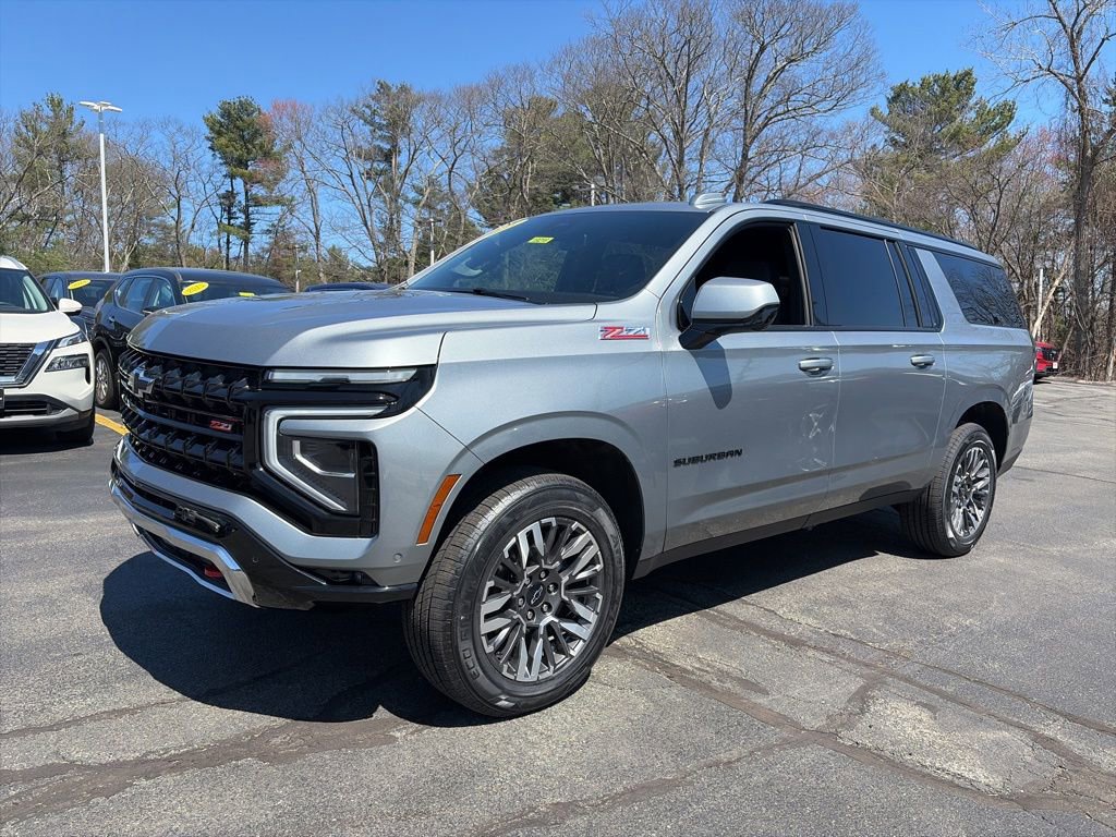 Used 2025 Chevrolet Suburban Z71 image 3