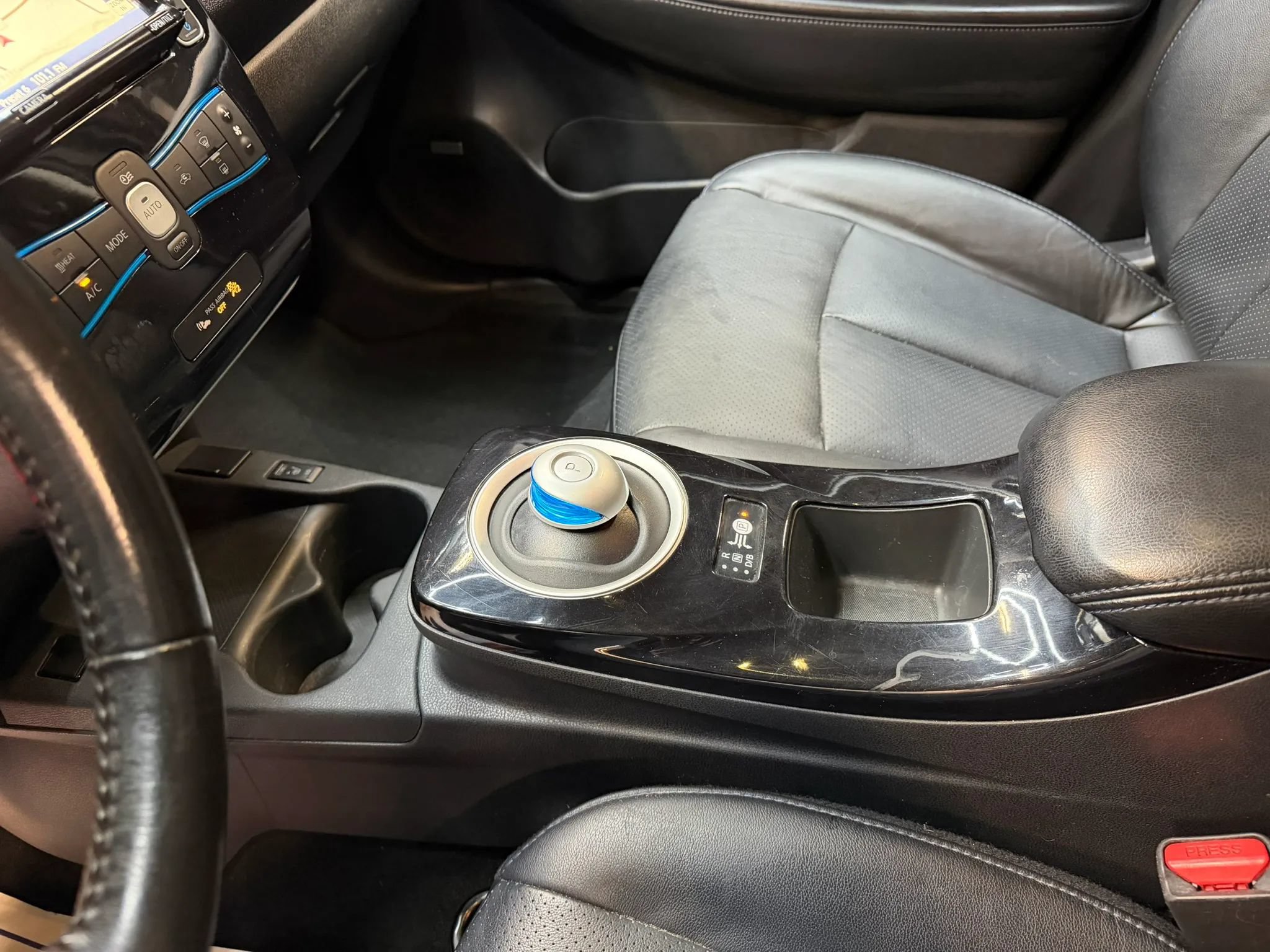 Used 2014 Nissan Leaf SL w/ Premium Package FWD image 19