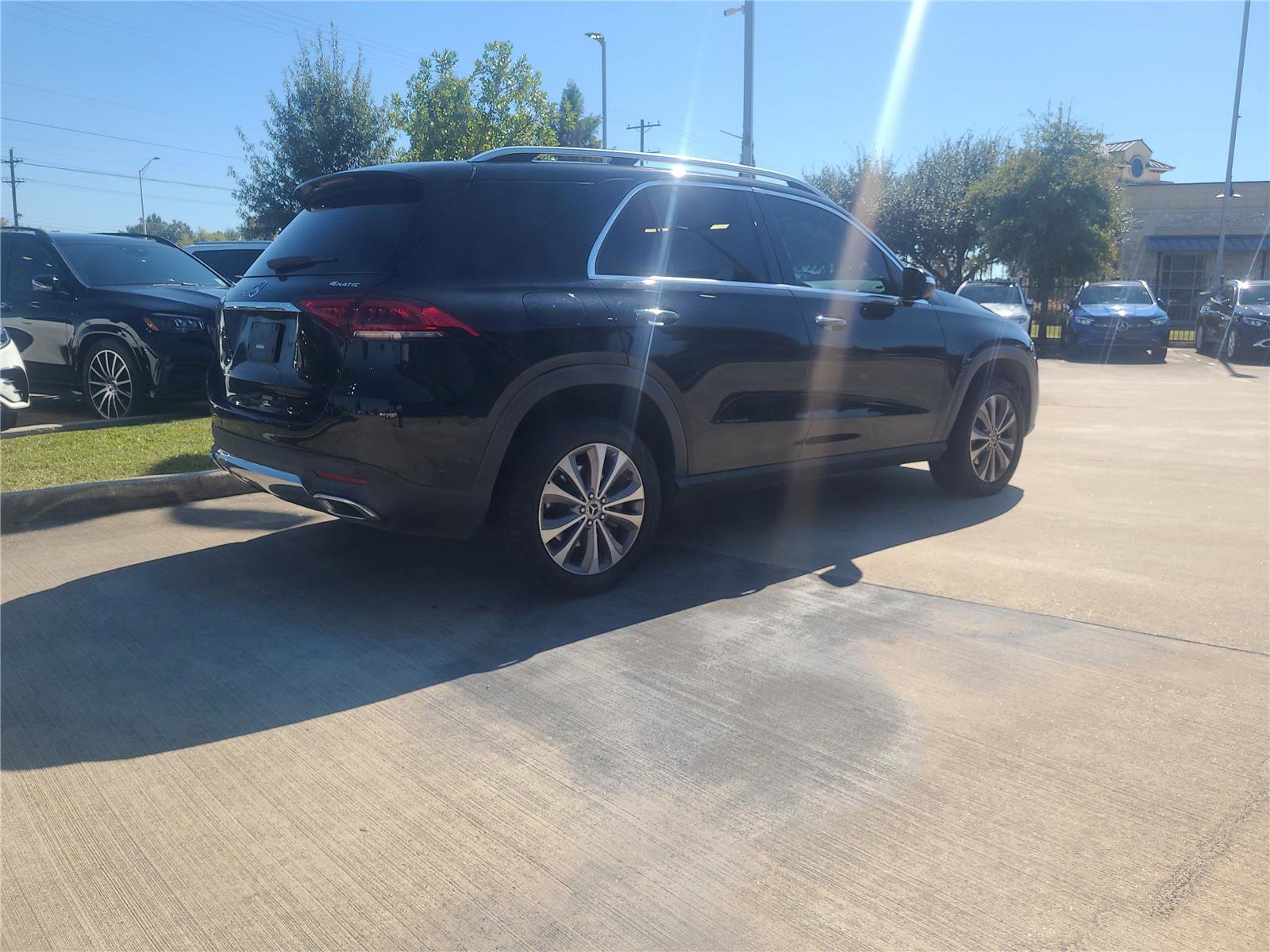 Used 2022 Mercedes-Benz GLE 350 4MATIC image 2