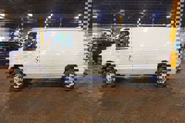 Used 2009 Ford E-350 and Econoline 350 Super Duty image 2