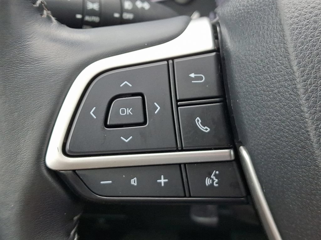 Used 2022 Toyota Highlander XLE AWD/4WD image 22