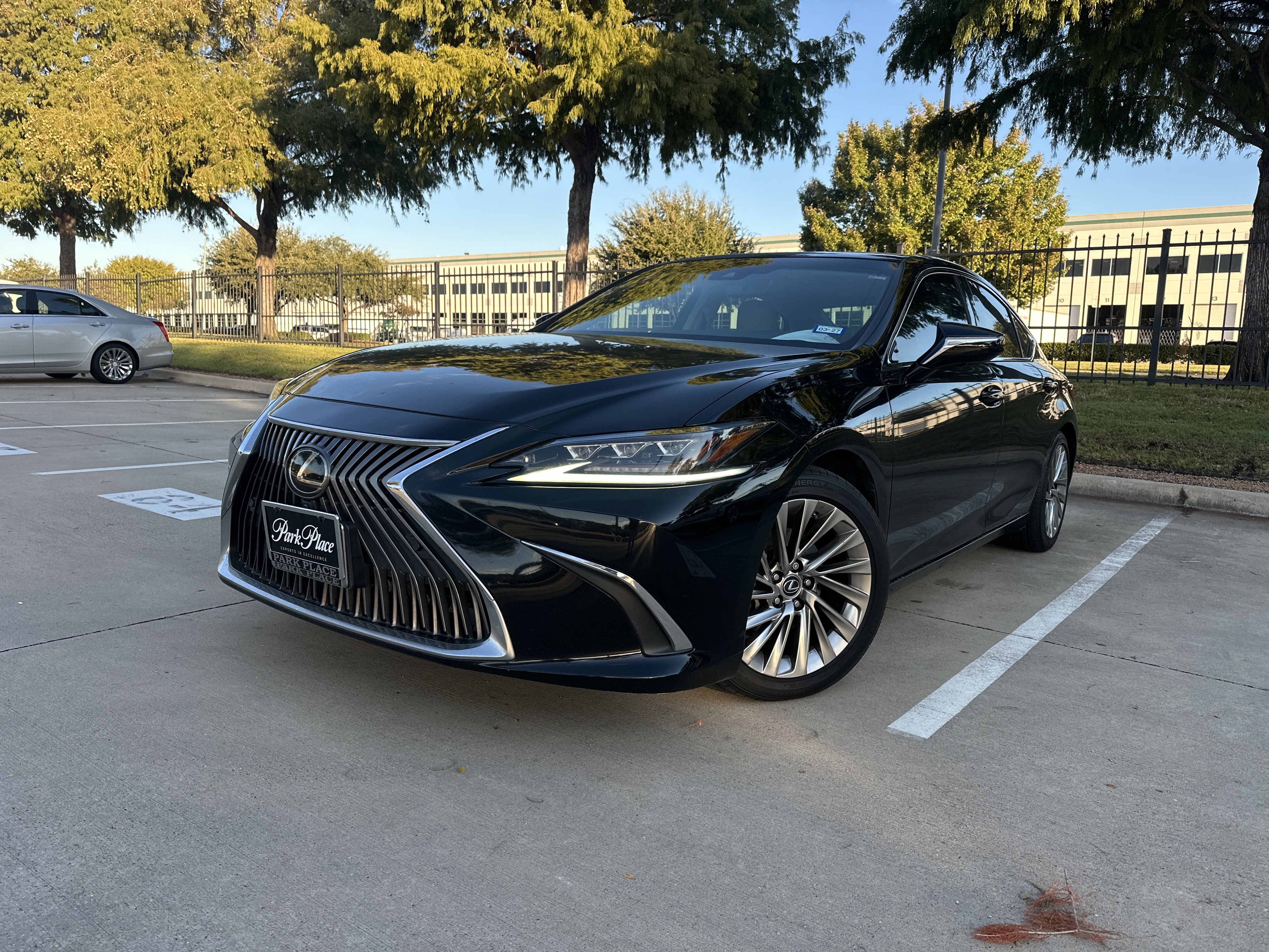 Used 2019 Lexus ES 350 Ultra Luxury w/ Accessory Package FWD image 1