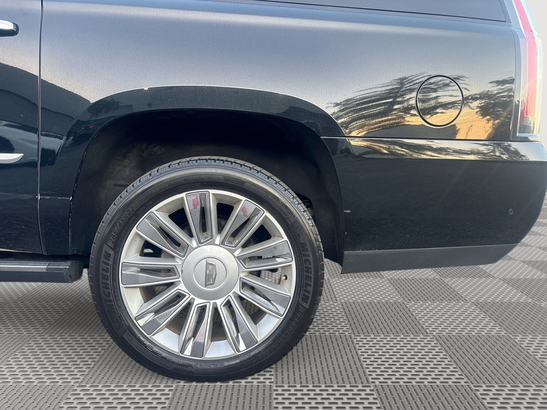 Used 2019 Cadillac Escalade ESV Platinum AWD/4WD image 29
