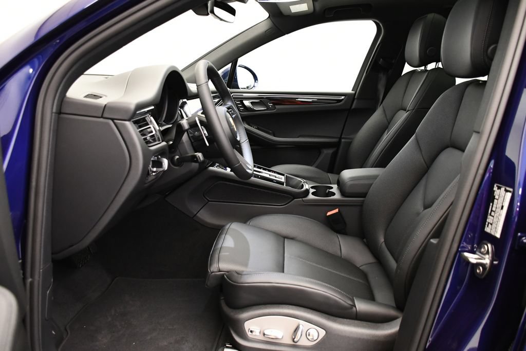 Certified 2026 Porsche Macan AWD/4WD image 5