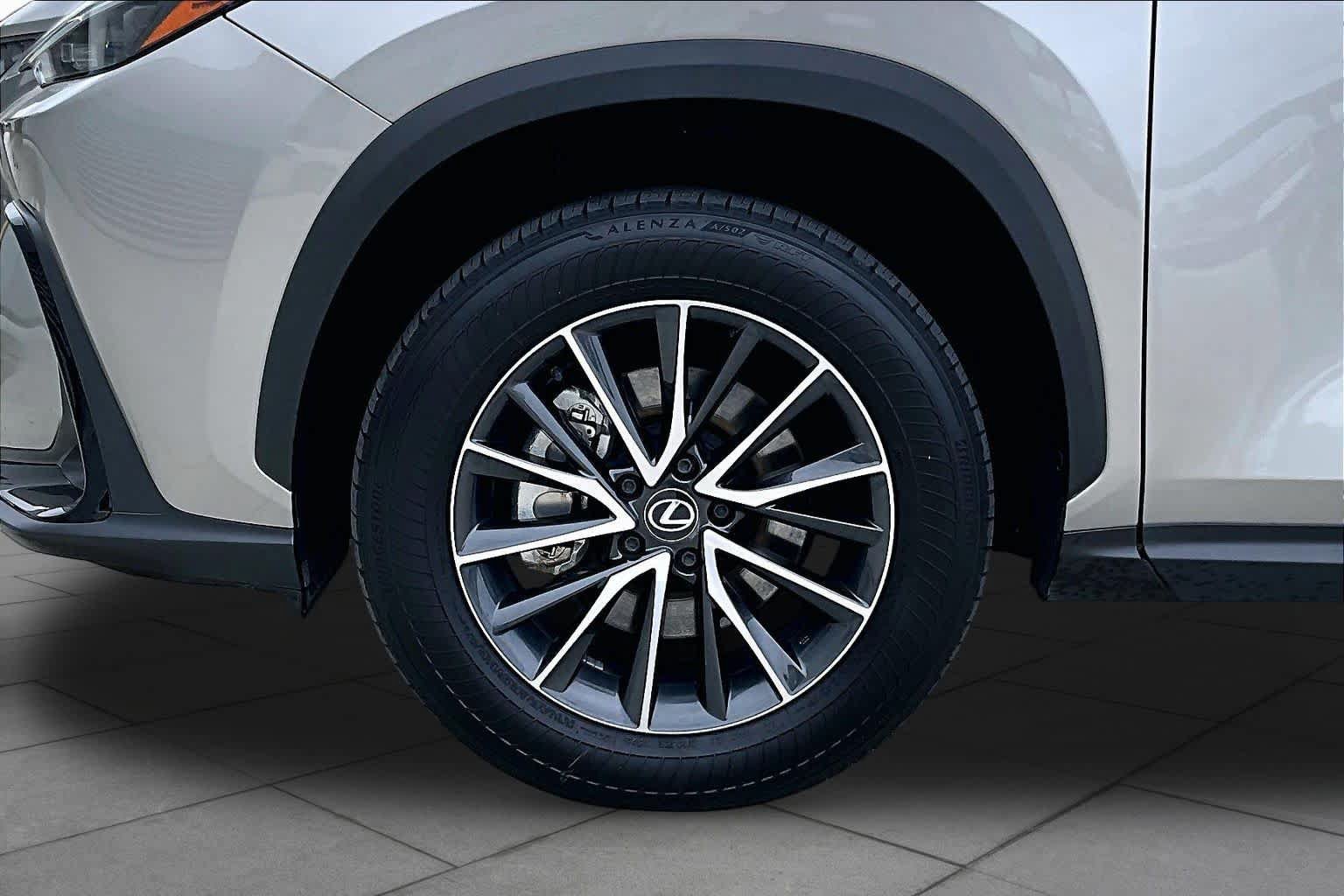 Used 2024 Lexus NX 350h AWD image 10