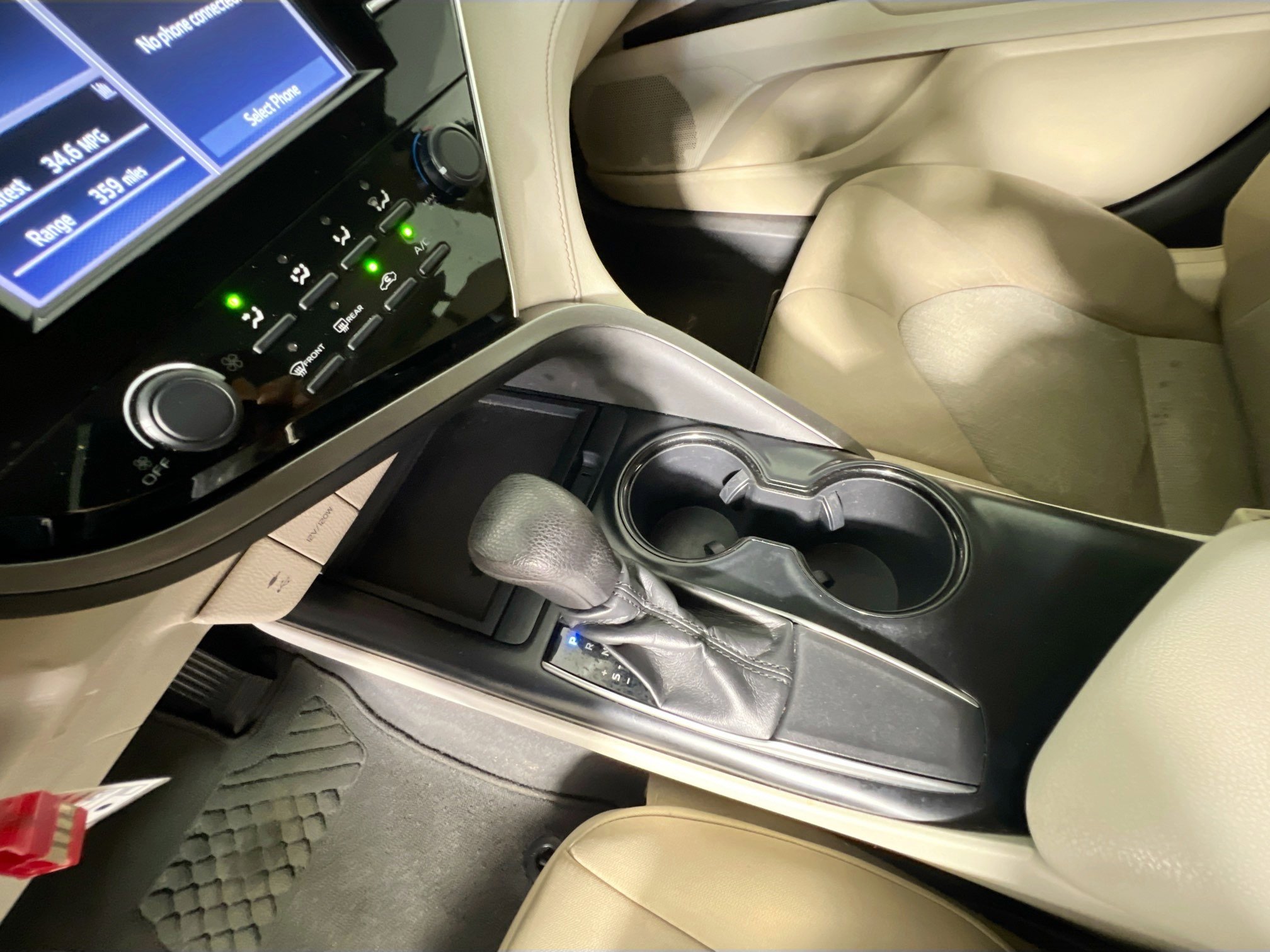 Used 2018 Toyota Camry LE image 25