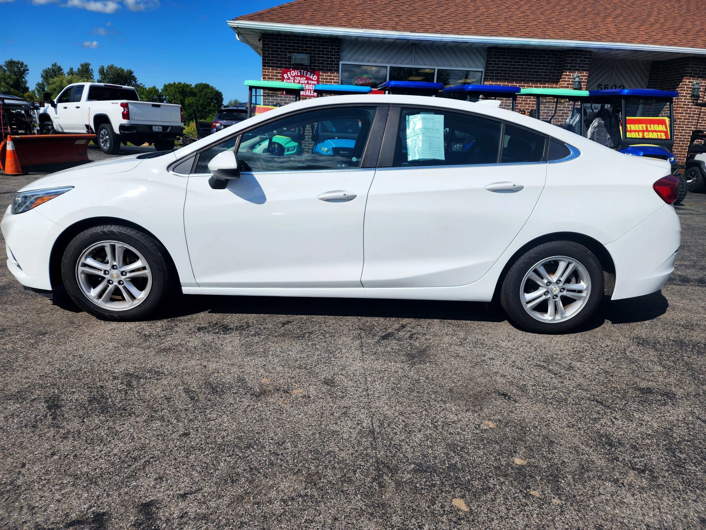 Used 2018 Chevrolet Cruze LT w/ Convenience Package image 2