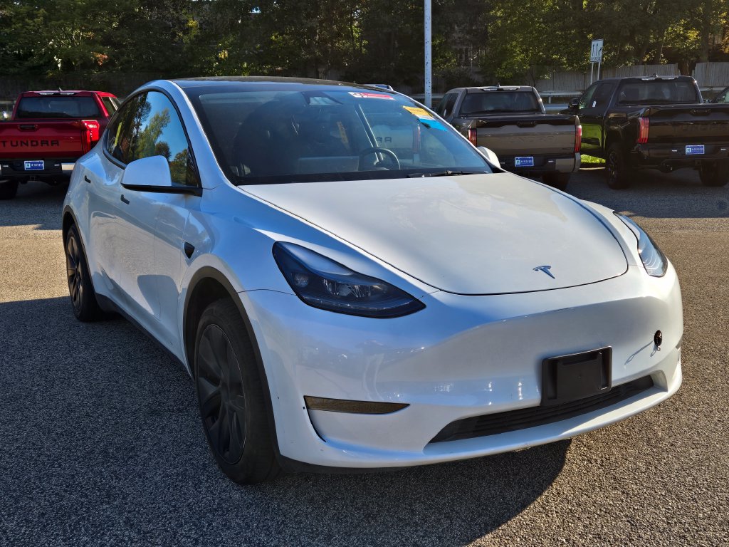 Used 2024 Tesla Model Y Long Range AWD/4WD image 8