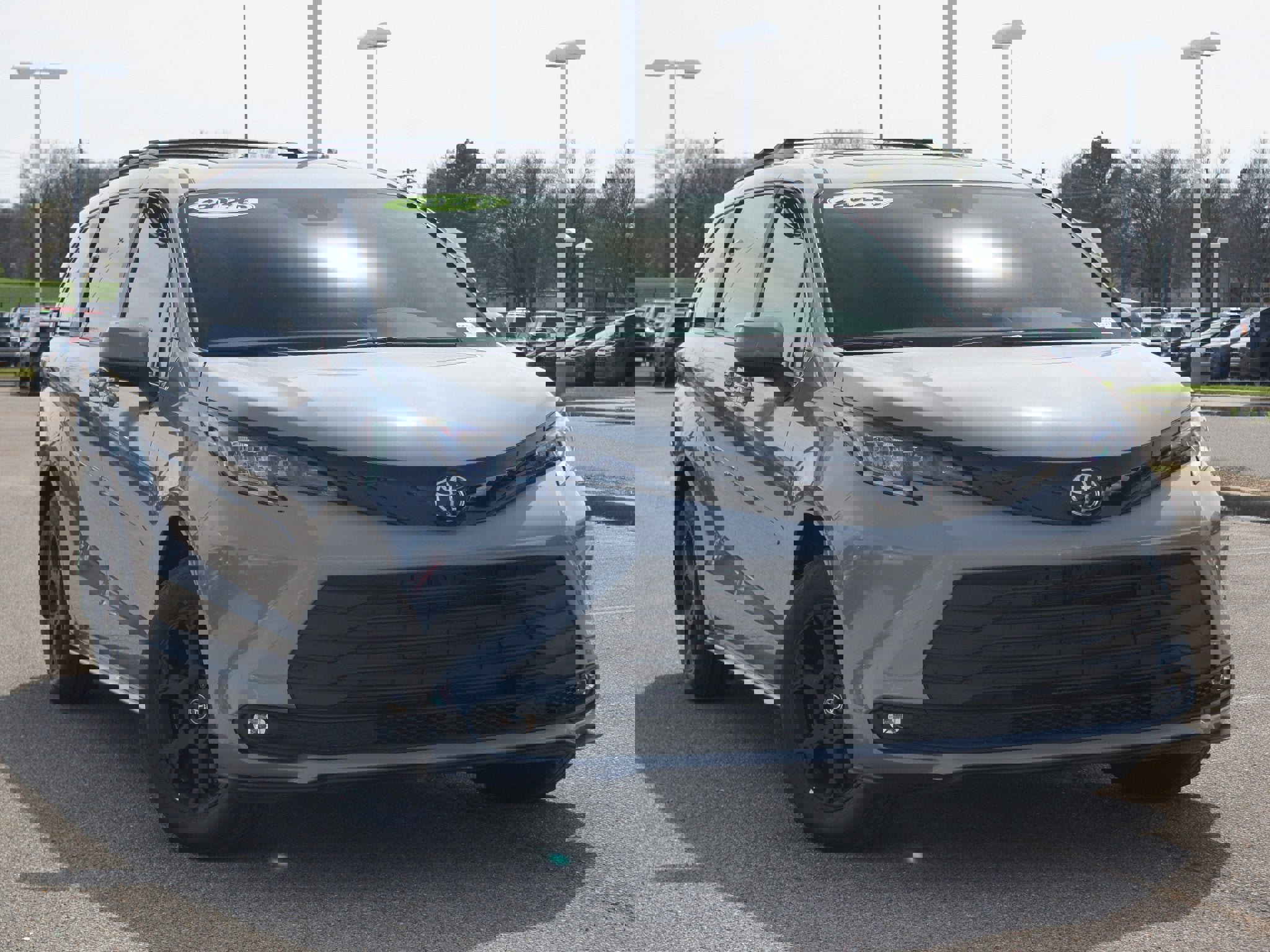 Used 2026 Toyota Sienna XLE Woodland Edition image 17