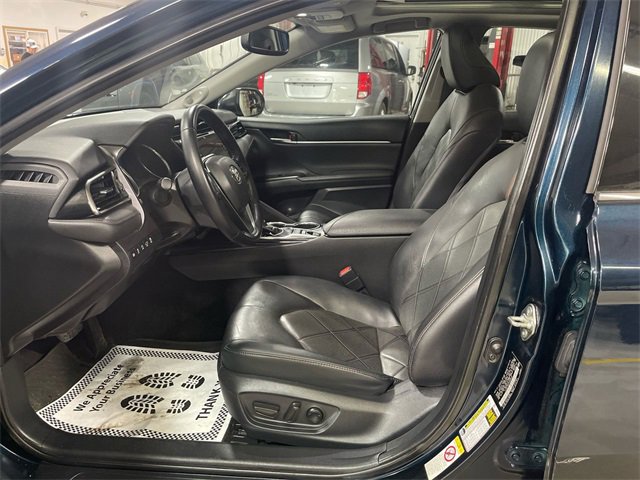 Used 2019 Toyota Camry XLE image 11