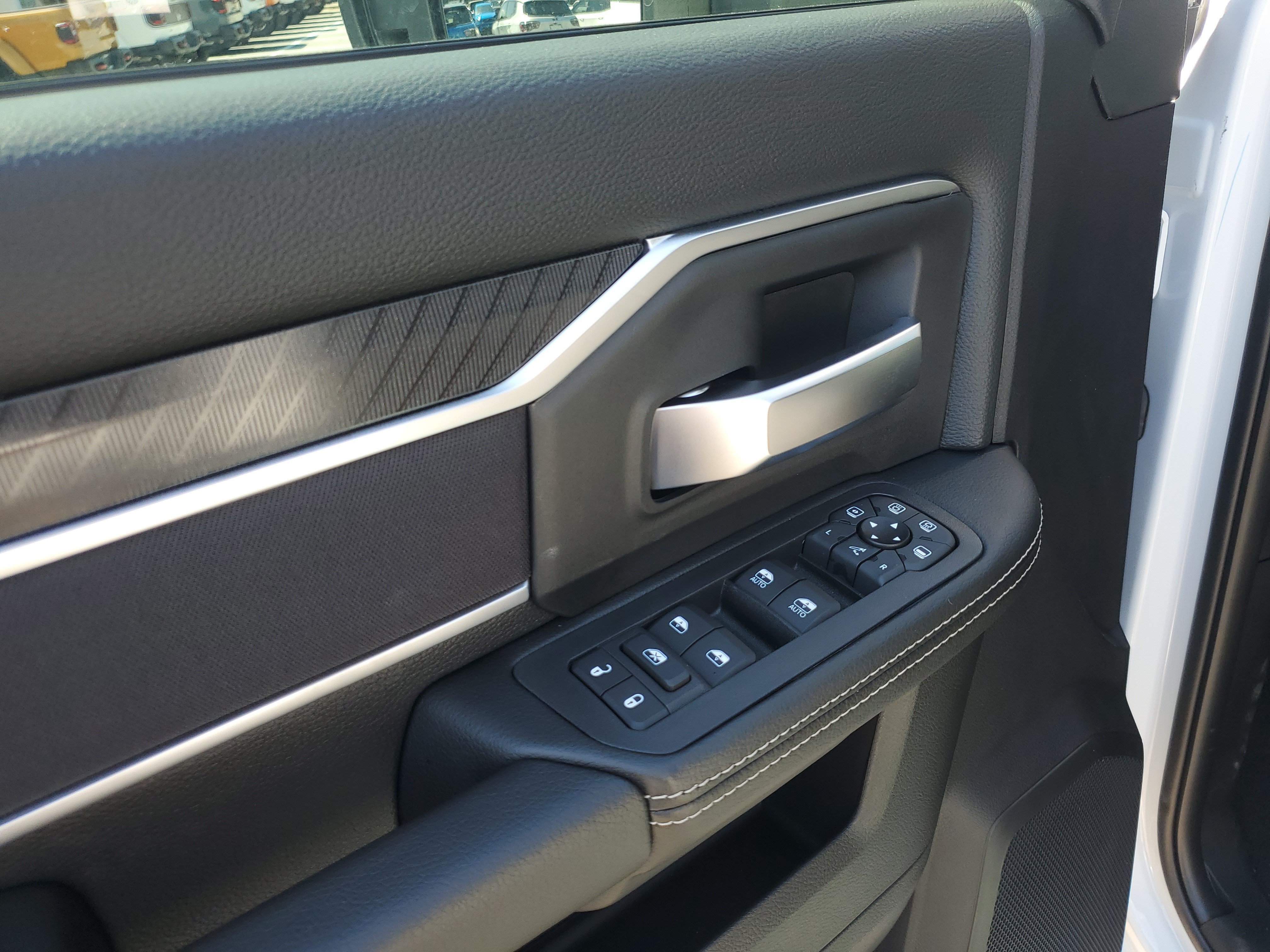 New 2026 RAM 2500 Big Horn AWD/4WD image 13