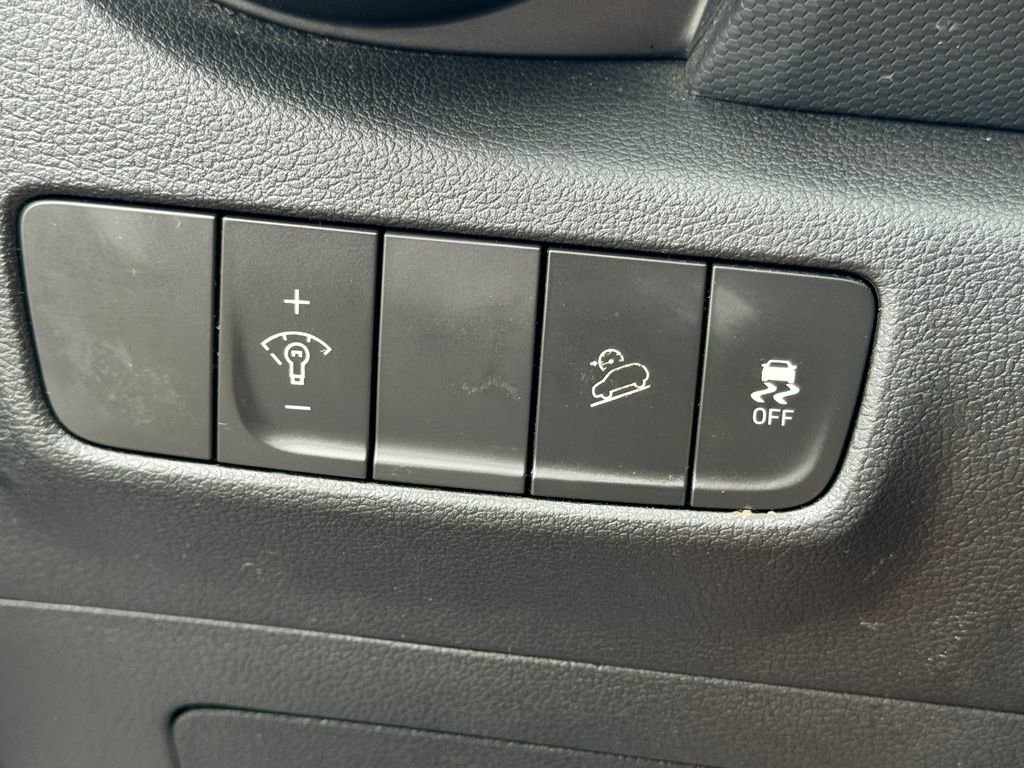Used 2023 Hyundai Kona SEL AWD/4WD image 30
