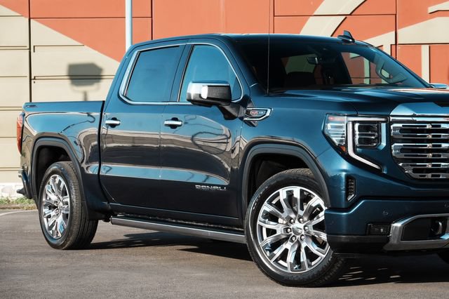 Used 2023 GMC Sierra 1500 Denali w/ Denali Reserve Package AWD/4WD image 3