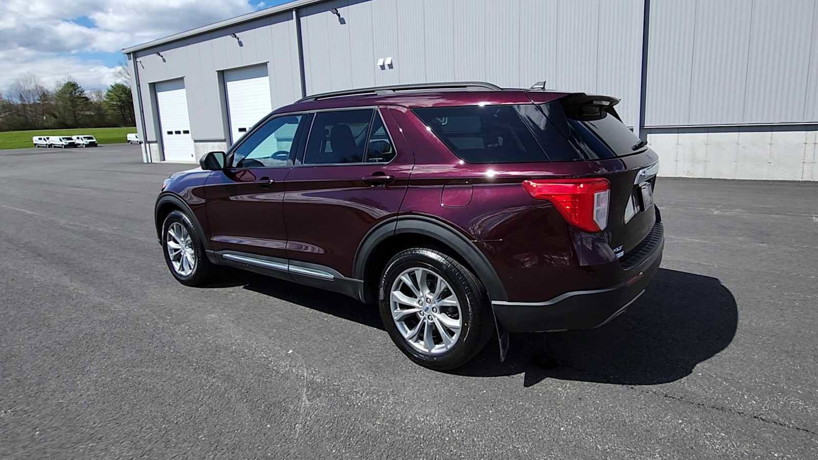 Used 2022 Ford Explorer XLT w/ Equipment Group 202A AWD/4WD image 6