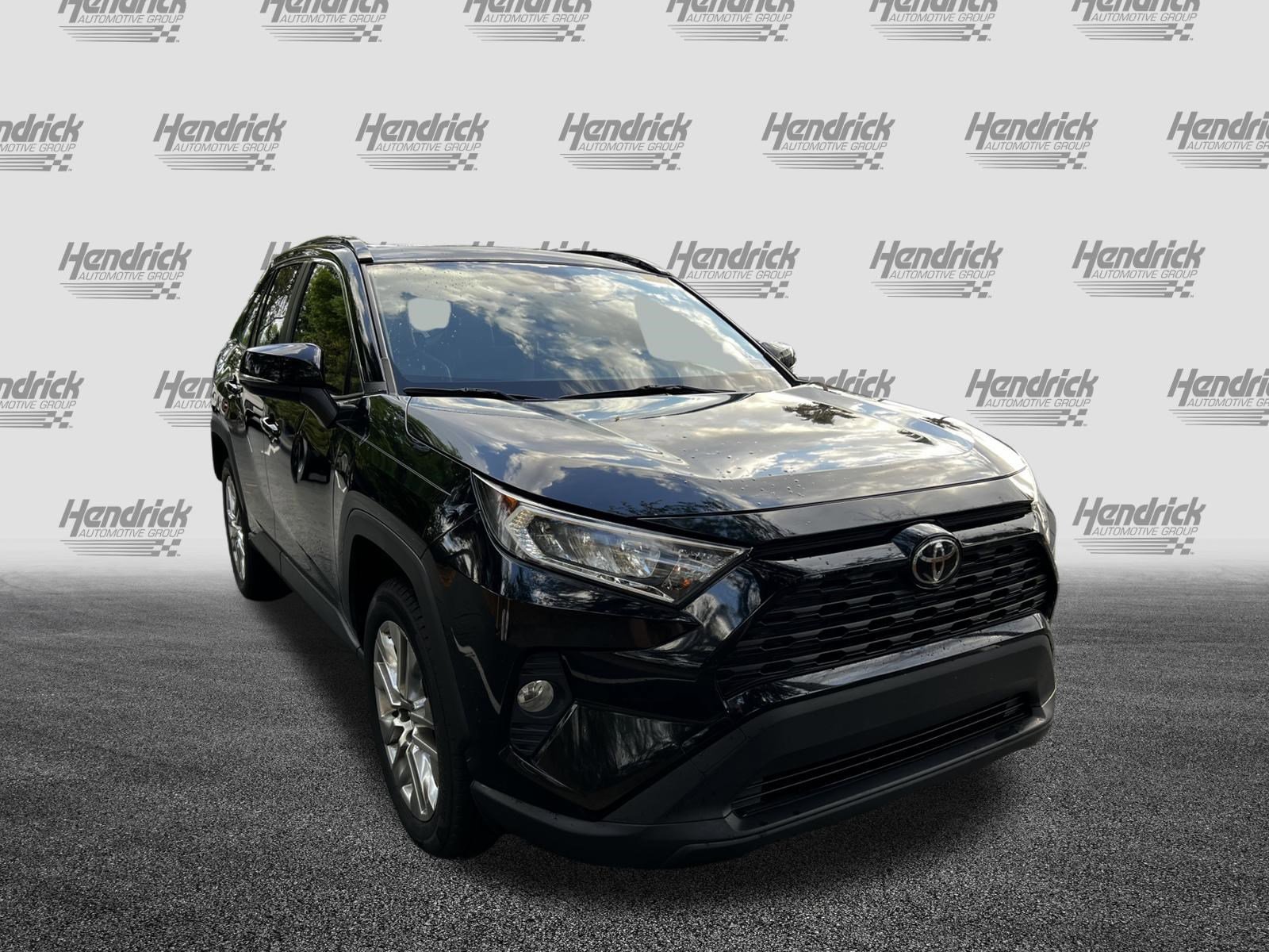 Used 2019 Toyota RAV4 XLE Premium image 2