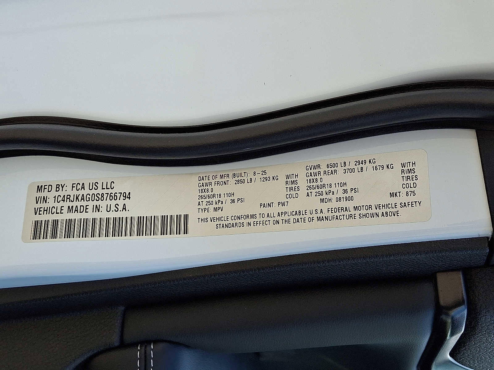 New 2025 Jeep Grand Cherokee L Laredo image 17