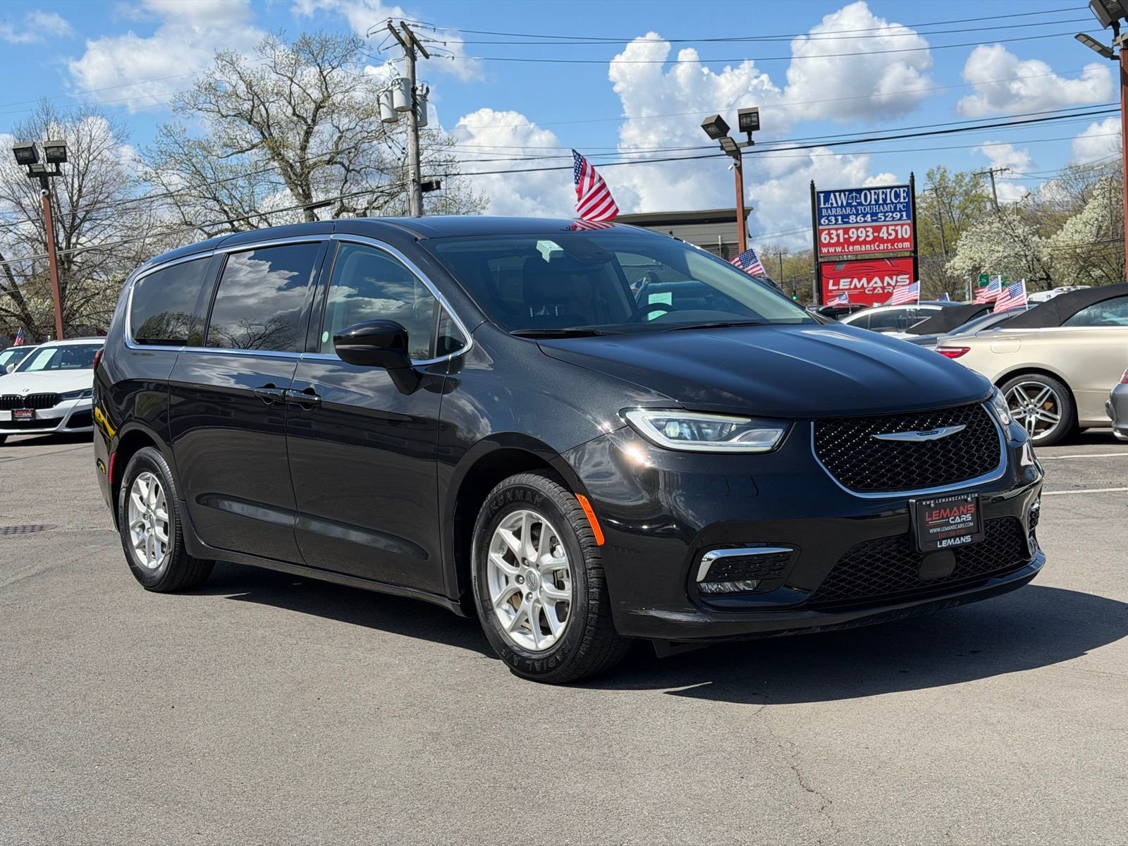 Used 2023 Chrysler Pacifica Touring-L image 8