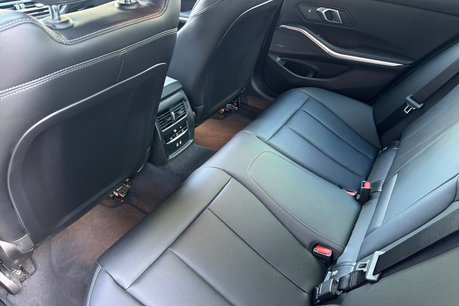 Certified 2024 BMW 330i Sedan w/ Premium Package image 15