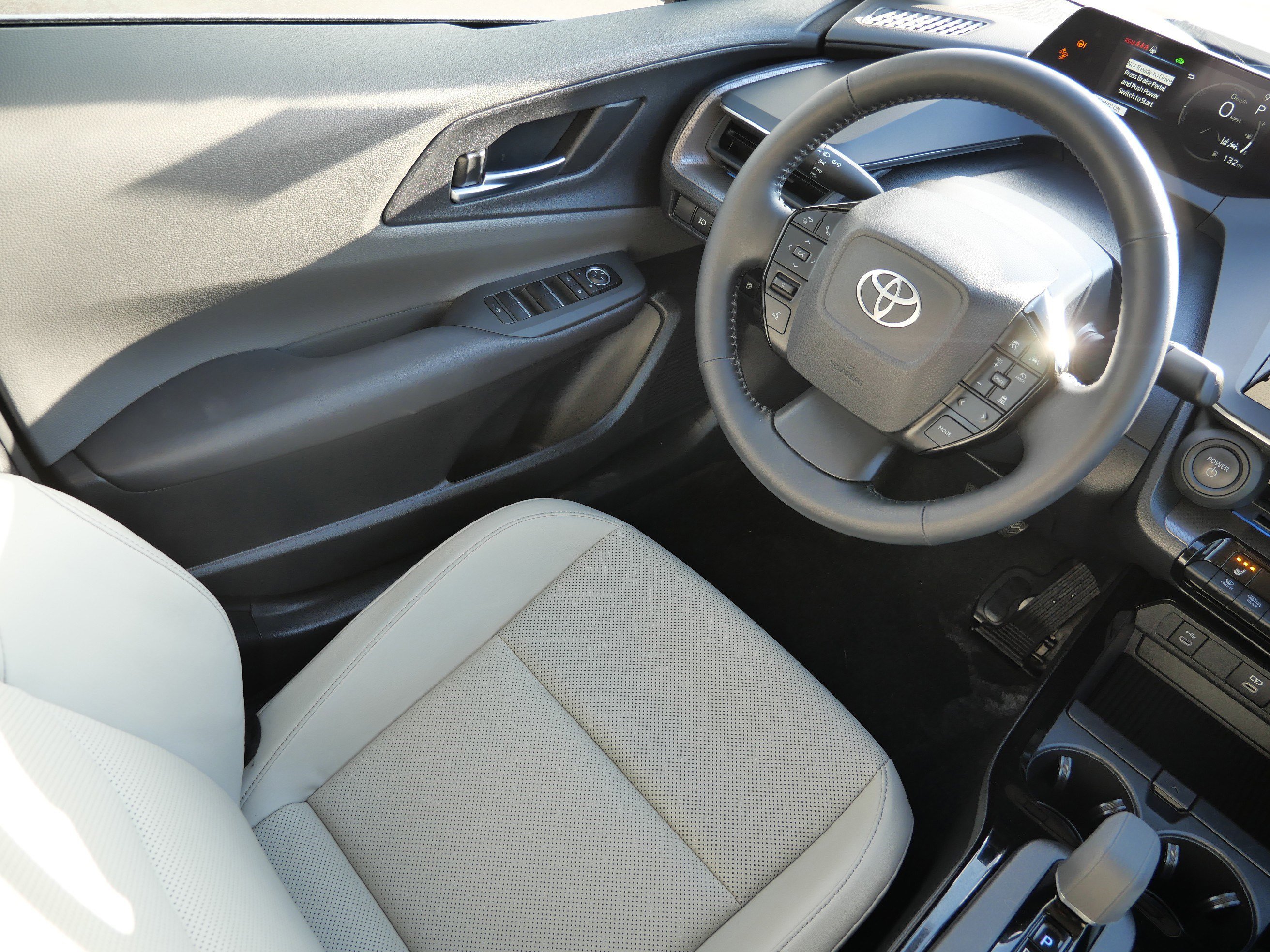 Used 2024 Toyota Prius XLE image 9