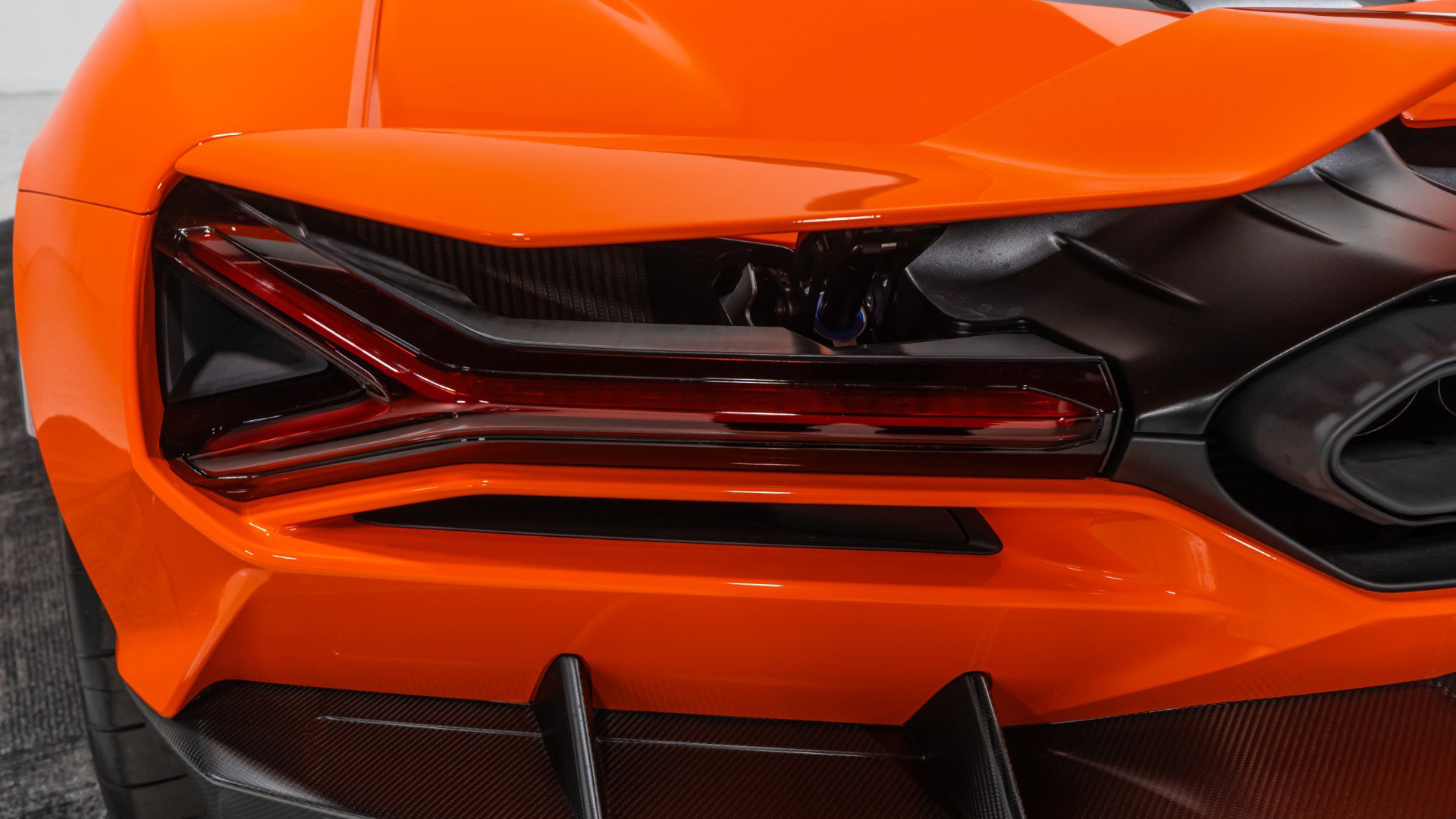 Used 2025 Lamborghini Revuelto image 28