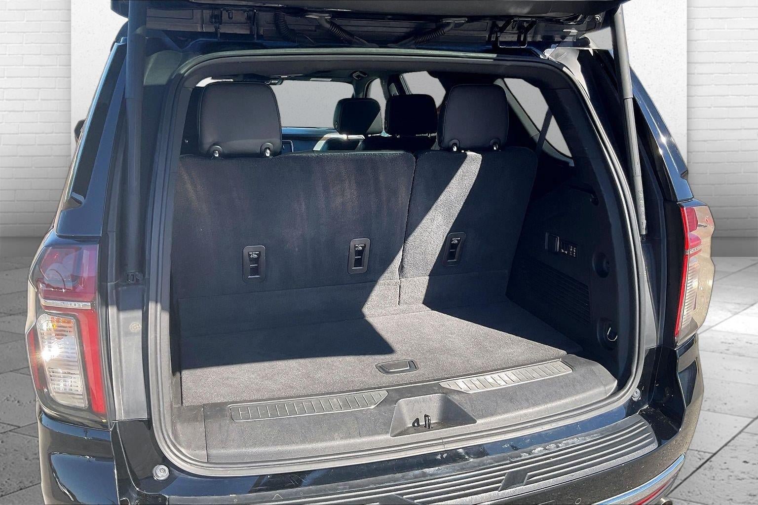 Used 2021 Chevrolet Tahoe Premier w/ Premium Package AWD/4WD image 4