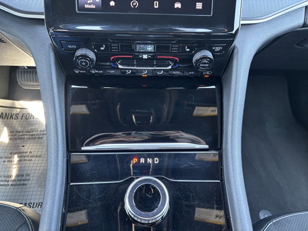 Used 2024 Jeep Grand Cherokee L Laredo image 16