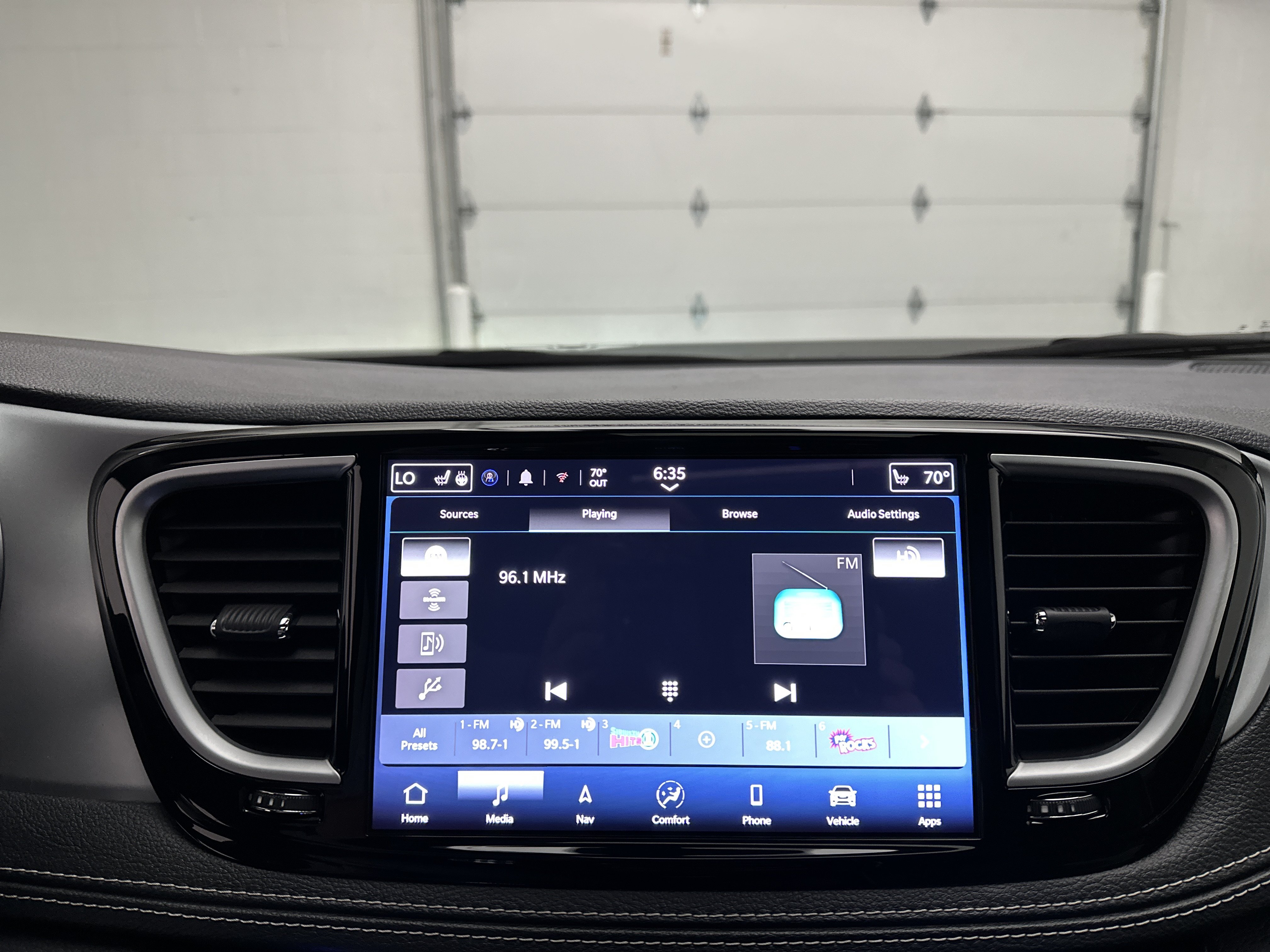 Used 2025 Chrysler Pacifica Limited FWD image 33