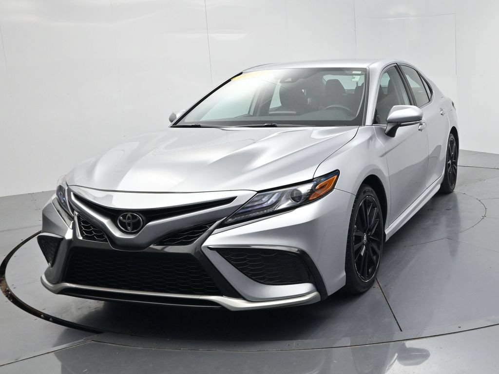Used 2024 Toyota Camry XSE FWD image 3