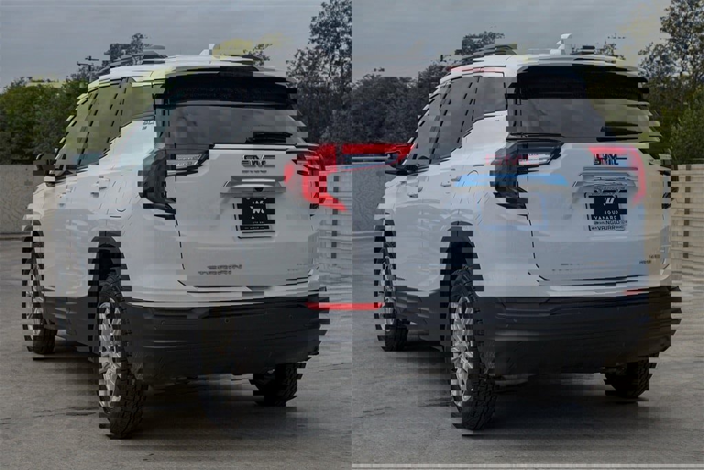 Used 2023 GMC Terrain SLE w/ Driver Convenience Package image 6