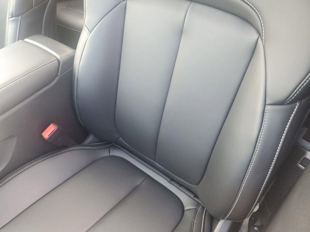 Used 2025 Jeep Grand Cherokee Limited w/ Black Appearance Package image 13