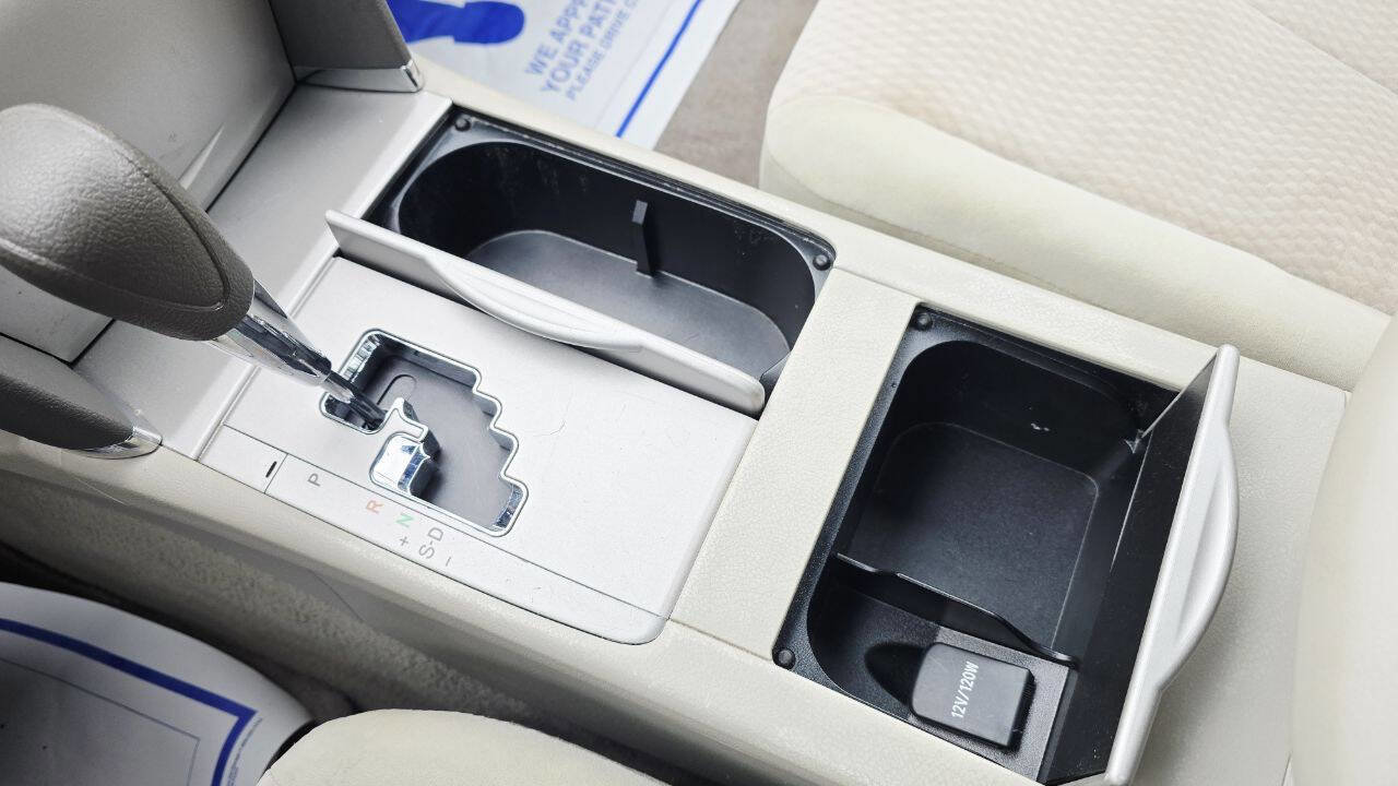 Used 2010 Toyota Camry LE FWD image 18