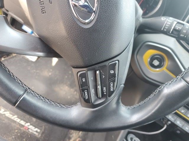 Used 2020 Hyundai Veloster Turbo R-Spec image 11