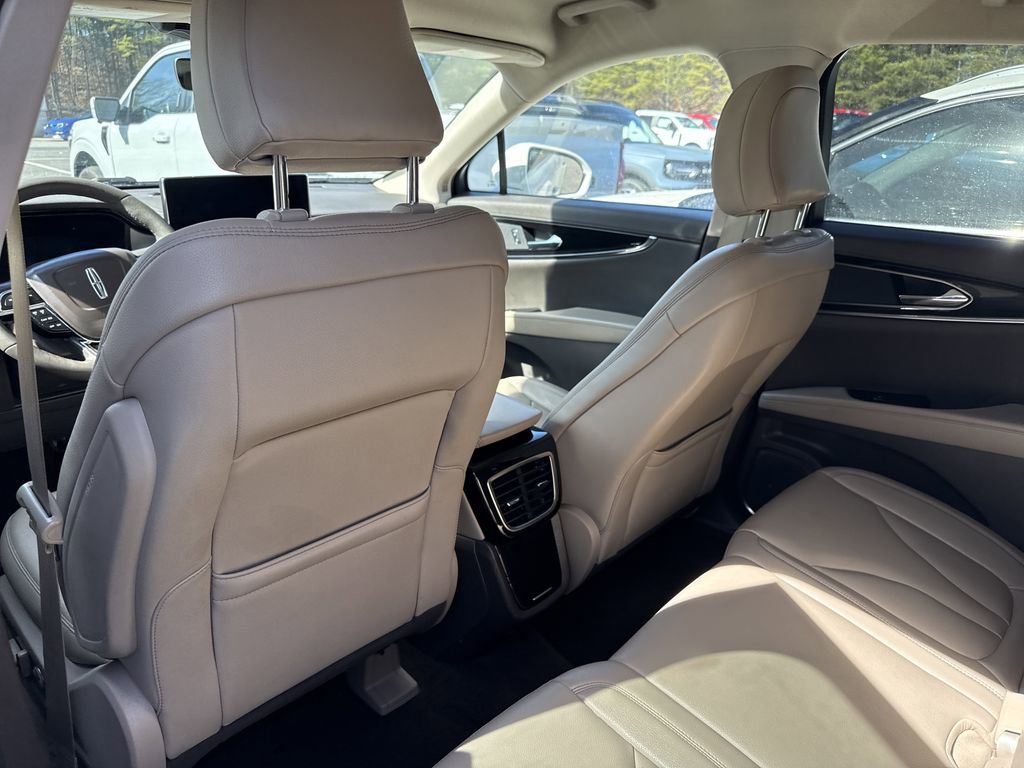 Used 2022 Lincoln Nautilus FWD w/ Premium Package image 14